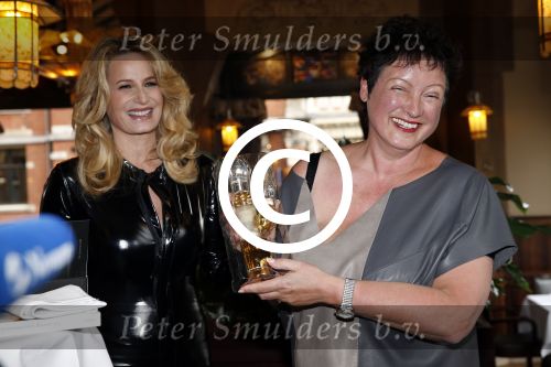 Amsterdam 13 juni 2013
Presentatie nieuwe boek van Claudia Schoemacher in hotel l Americain. Wilma Nanninga met dildo
Peter Smulders bv