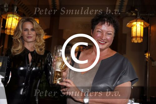 Amsterdam 13 juni 2013
Presentatie nieuwe boek van Claudia Schoemacher in hotel l Americain. Wilma Nanninga met dildo
Peter Smulders bv