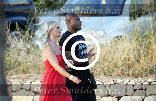 ibiza 15 juni 2013
Winston Bogarde met een kennis op ibiza.
Peter Smulders bv