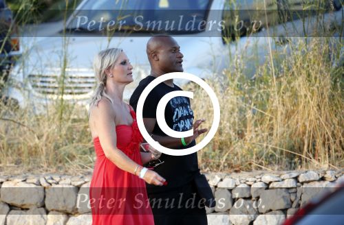 ibiza 15 juni 2013
Winston Bogarde met een kennis op ibiza.
Peter Smulders bv