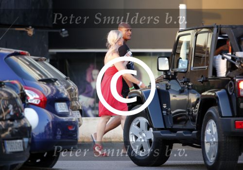 ibiza 15 juni 2013
Winston Bogarde met een kennis op ibiza.
Peter Smulders bv