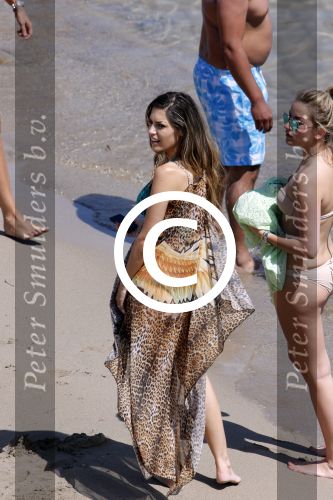 ibiza 15 juni 2013
Wesley Sneijder en Yolanthe Sneijder Cabau met Rodney Reduan en Jalal Diba en vrienden bij tropicana beach.
Peter Smulders bv