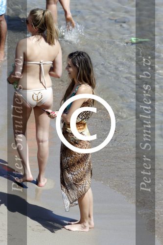 ibiza 15 juni 2013
Wesley Sneijder en Yolanthe Sneijder Cabau met Rodney Reduan en Jalal Diba en vrienden bij tropicana beach.
Peter Smulders bv