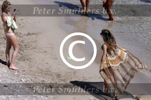 ibiza 15 juni 2013
Wesley Sneijder en Yolanthe Sneijder Cabau met Rodney Reduan en Jalal Diba en vrienden bij tropicana beach.
Peter Smulders bv
