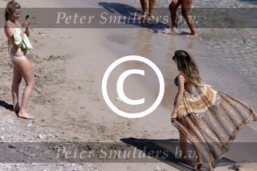 ibiza 15 juni 2013
Wesley Sneijder en Yolanthe Sneijder Cabau met Rodney Reduan en Jalal Diba en vrienden bij tropicana beach.
Peter Smulders bv