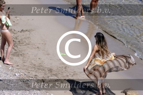 ibiza 15 juni 2013
Wesley Sneijder en Yolanthe Sneijder Cabau met Rodney Reduan en Jalal Diba en vrienden bij tropicana beach.
Peter Smulders bv