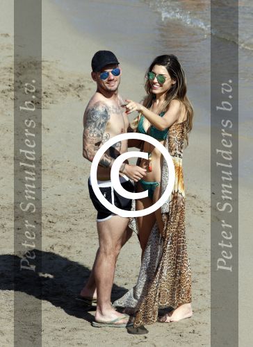ibiza 15 juni 2013
Wesley Sneijder en Yolanthe Sneijder Cabau met Rodney Reduan en Jalal Diba en vrienden bij tropicana beach.
Peter Smulders bv