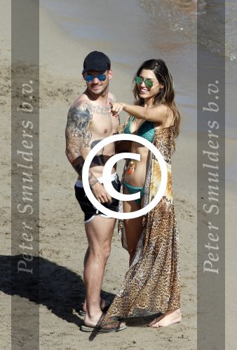 ibiza 15 juni 2013
Wesley Sneijder en Yolanthe Sneijder Cabau met Rodney Reduan en Jalal Diba en vrienden bij tropicana beach.
Peter Smulders bv