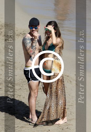 ibiza 15 juni 2013
Wesley Sneijder en Yolanthe Sneijder Cabau met Rodney Reduan en Jalal Diba en vrienden bij tropicana beach.
Peter Smulders bv