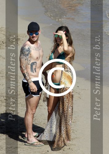 ibiza 15 juni 2013
Wesley Sneijder en Yolanthe Sneijder Cabau met Rodney Reduan en Jalal Diba en vrienden bij tropicana beach.
Peter Smulders bv