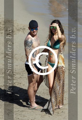 ibiza 15 juni 2013
Wesley Sneijder en Yolanthe Sneijder Cabau met Rodney Reduan en Jalal Diba en vrienden bij tropicana beach.
Peter Smulders bv