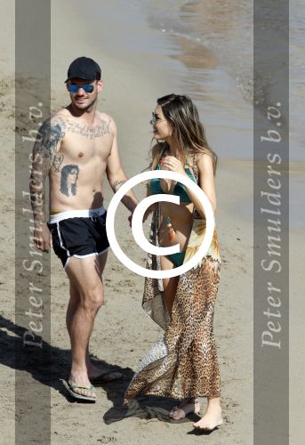 ibiza 15 juni 2013
Wesley Sneijder en Yolanthe Sneijder Cabau met Rodney Reduan en Jalal Diba en vrienden bij tropicana beach.
Peter Smulders bv