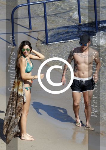 ibiza 15 juni 2013
Wesley Sneijder en Yolanthe Sneijder Cabau met Rodney Reduan en Jalal Diba en vrienden bij tropicana beach.
Peter Smulders bv