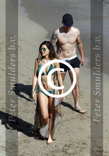 ibiza 15 juni 2013
Wesley Sneijder en Yolanthe Sneijder Cabau met Rodney Reduan en Jalal Diba en vrienden bij tropicana beach.
Peter Smulders bv