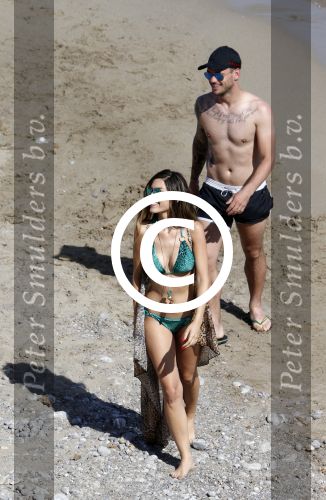ibiza 15 juni 2013
Wesley Sneijder en Yolanthe Sneijder Cabau met Rodney Reduan en Jalal Diba en vrienden bij tropicana beach.
Peter Smulders bv