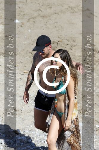 ibiza 15 juni 2013
Wesley Sneijder en Yolanthe Sneijder Cabau met Rodney Reduan en Jalal Diba en vrienden bij tropicana beach.
Peter Smulders bv