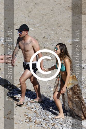 ibiza 15 juni 2013
Wesley Sneijder en Yolanthe Sneijder Cabau met Rodney Reduan en Jalal Diba en vrienden bij tropicana beach.
Peter Smulders bv