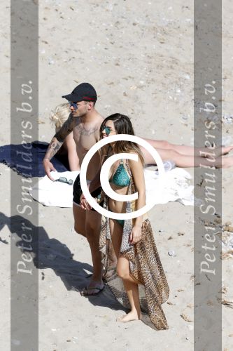 ibiza 15 juni 2013
Wesley Sneijder en Yolanthe Sneijder Cabau met Rodney Reduan en Jalal Diba en vrienden bij tropicana beach.
Peter Smulders bv
