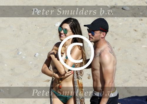 ibiza 15 juni 2013
Wesley Sneijder en Yolanthe Sneijder Cabau met Rodney Reduan en Jalal Diba en vrienden bij tropicana beach.
Peter Smulders bv