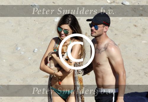 ibiza 15 juni 2013
Wesley Sneijder en Yolanthe Sneijder Cabau met Rodney Reduan en Jalal Diba en vrienden bij tropicana beach.
Peter Smulders bv