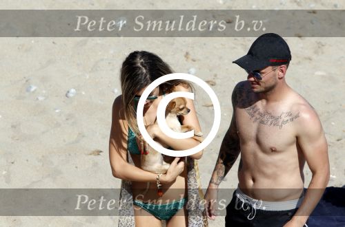 ibiza 15 juni 2013
Wesley Sneijder en Yolanthe Sneijder Cabau met Rodney Reduan en Jalal Diba en vrienden bij tropicana beach.
Peter Smulders bv