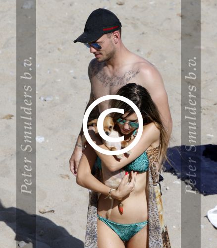 ibiza 15 juni 2013
Wesley Sneijder en Yolanthe Sneijder Cabau met Rodney Reduan en Jalal Diba en vrienden bij tropicana beach.
Peter Smulders bv