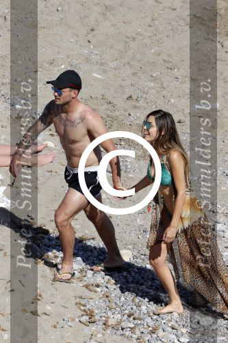 ibiza 15 juni 2013
Wesley Sneijder en Yolanthe Sneijder Cabau met Rodney Reduan en Jalal Diba en vrienden bij tropicana beach.
Peter Smulders bv