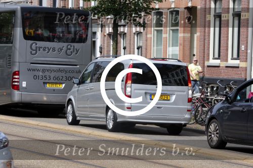 Amsterdam 18 juni 2013
Zangeres Anouk met haar zoon bij hun huis waar verbouwd wordt. Er wordt een nieuwe fundering gemaakt omdat de oude niet meer goed was.
Peter Smulders bv