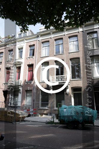 Amsterdam 18 juni 2013
Zangeres Anouk met haar zoon bij hun huis waar verbouwd wordt. Er wordt een nieuwe fundering gemaakt omdat de oude niet meer goed was.
Peter Smulders bv