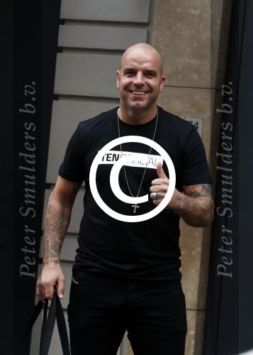 Amsterdam 21 juni 2016
Andy v d Mweyde op de pc hooftstraat met een shirt van 10official aan. (Merk van Rodney Sneijder)