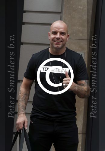 Amsterdam 21 juni 2016
Andy v d Mweyde op de pc hooftstraat met een shirt van 10official aan. (Merk van Rodney Sneijder)