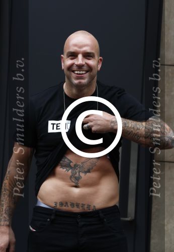 Amsterdam 21 juni 2016
Andy v d Mweyde op de pc hooftstraat met een shirt van 10official aan. (Merk van Rodney Sneijder)