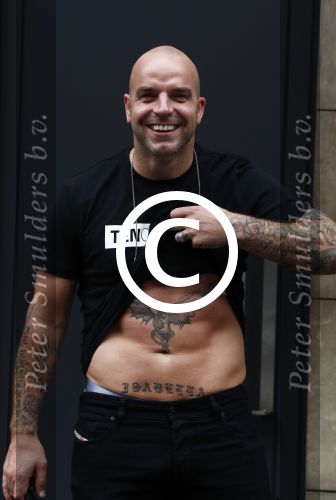 Amsterdam 21 juni 2016
Andy v d Mweyde op de pc hooftstraat met een shirt van 10official aan. (Merk van Rodney Sneijder)