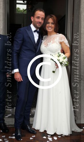 Belgie 16 juni 2016
Een zwangere Belle Perez trouwt met Wouter van der Horst. De ouders zijn natuurlijk ook aanwezig.