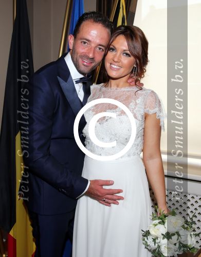 Belgie 16 juni 2016
Een zwangere Belle Perez trouwt met Wouter van der Horst. De ouders zijn natuurlijk ook aanwezig.