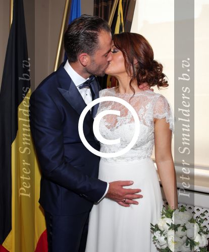 Belgie 16 juni 2016
Een zwangere Belle Perez trouwt met Wouter van der Horst. De ouders zijn natuurlijk ook aanwezig.