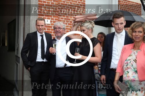 Belgie 16 juni 2016
Een zwangere Belle Perez trouwt met Wouter van der Horst. De ouders zijn natuurlijk ook aanwezig.