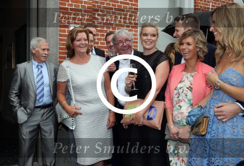 Belgie 16 juni 2016
Een zwangere Belle Perez trouwt met Wouter van der Horst. De ouders zijn natuurlijk ook aanwezig.