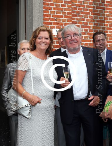 Belgie 16 juni 2016
Een zwangere Belle Perez trouwt met Wouter van der Horst. De ouders zijn natuurlijk ook aanwezig.