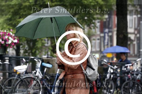 Amsterdam 21 juni 2016 
Claudia de Breij met haar vriendin Jessica v Geel op de pc hooftstraat