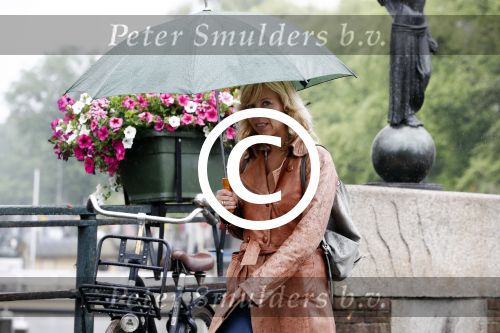Amsterdam 21 juni 2016 
Claudia de Breij met haar vriendin Jessica v Geel op de pc hooftstraat