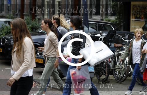 Amsterdam 22 juni 2016 
Danielle Oerlemans met allemaal kinderen in amsterdam zuid