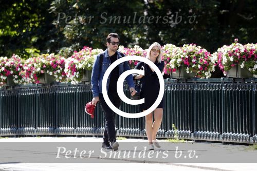Amsterdam 22 juni 2016 
Zanger Dotan harpenau met (een) vriendin  in amsterdam zuid