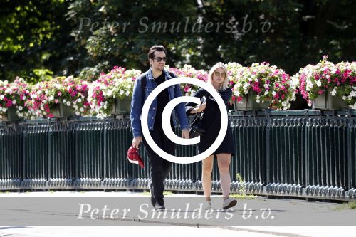 Amsterdam 22 juni 2016 
Zanger Dotan harpenau met (een) vriendin  in amsterdam zuid