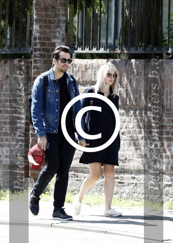 Amsterdam 22 juni 2016 
Zanger Dotan harpenau met (een) vriendin  in amsterdam zuid