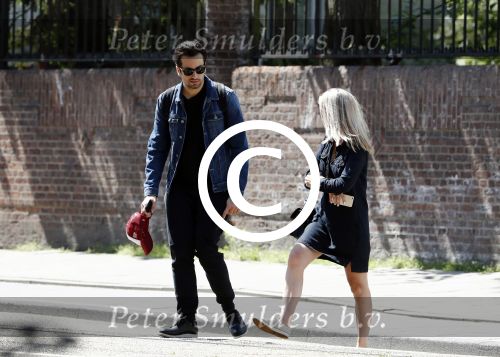 Amsterdam 22 juni 2016 
Zanger Dotan harpenau met (een) vriendin  in amsterdam zuid