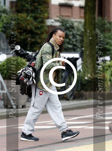 Amsterdam 13 juni 2016
Edgar davids met golftas op straat in Amsterdam zuid.
