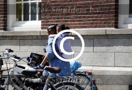 Amsterdam 9 juni 2016 
Edsilia Rombley met dochter in haar nek