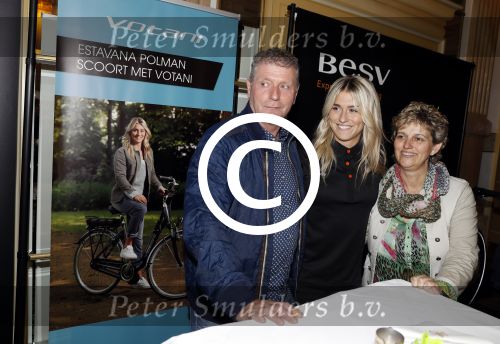 Amsterdam 14 juni 2016
Presentatie electrische fiets van het merk BESV met Estavana Polman. CEO Andy Su is ook aanwezig bij de presentatie in het Amstel Hotel. Estavana met vader en moeder