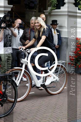 Amsterdam 14 juni 2016
Presentatie electrische fiets van het merk BESV met Estavana Polman. CEO Andy Su is ook aanwezig bij de presentatie in het Amstel Hotel.